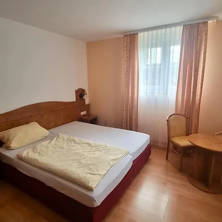 Zur Turmstube ホテル *